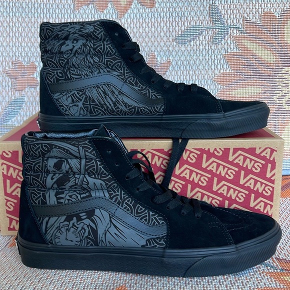 Vans Men’s Sk8-Hi
Raven Skull Black/Black
VN000TS9BKA
Sneakers - Picture 10 of 16